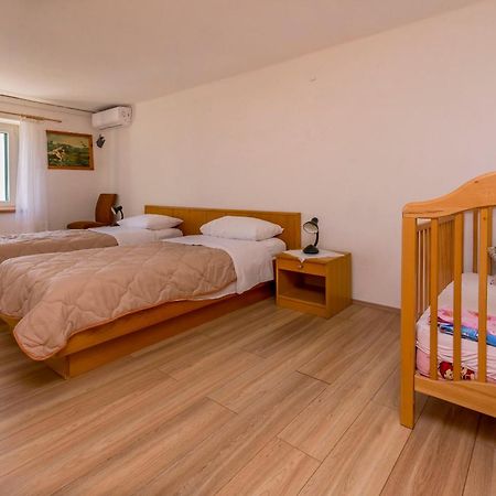 Apartment Jelena Примоштен Екстер'єр фото