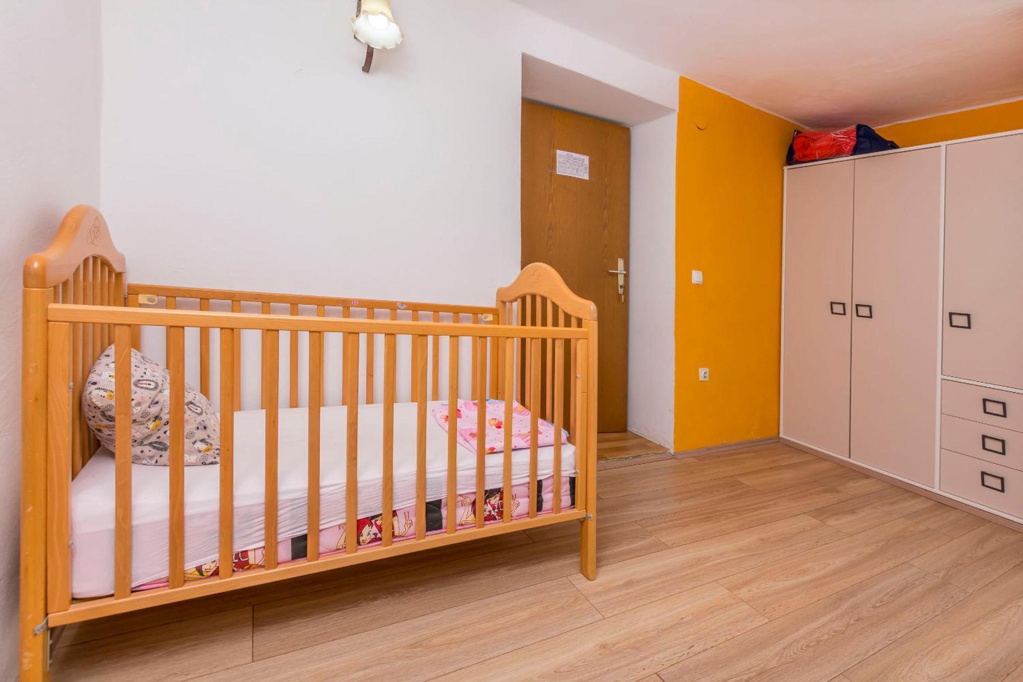 Apartment Jelena Примоштен Екстер'єр фото