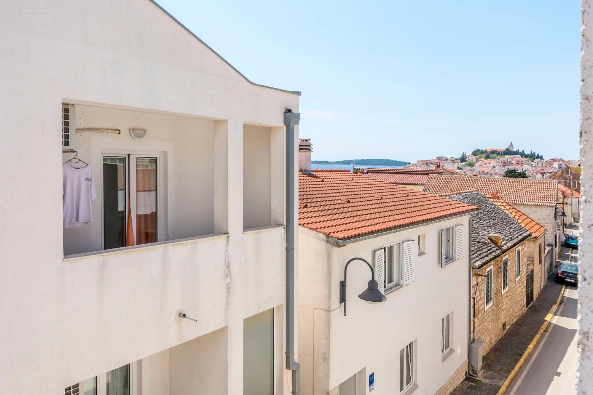 Apartment Jelena Примоштен Екстер'єр фото